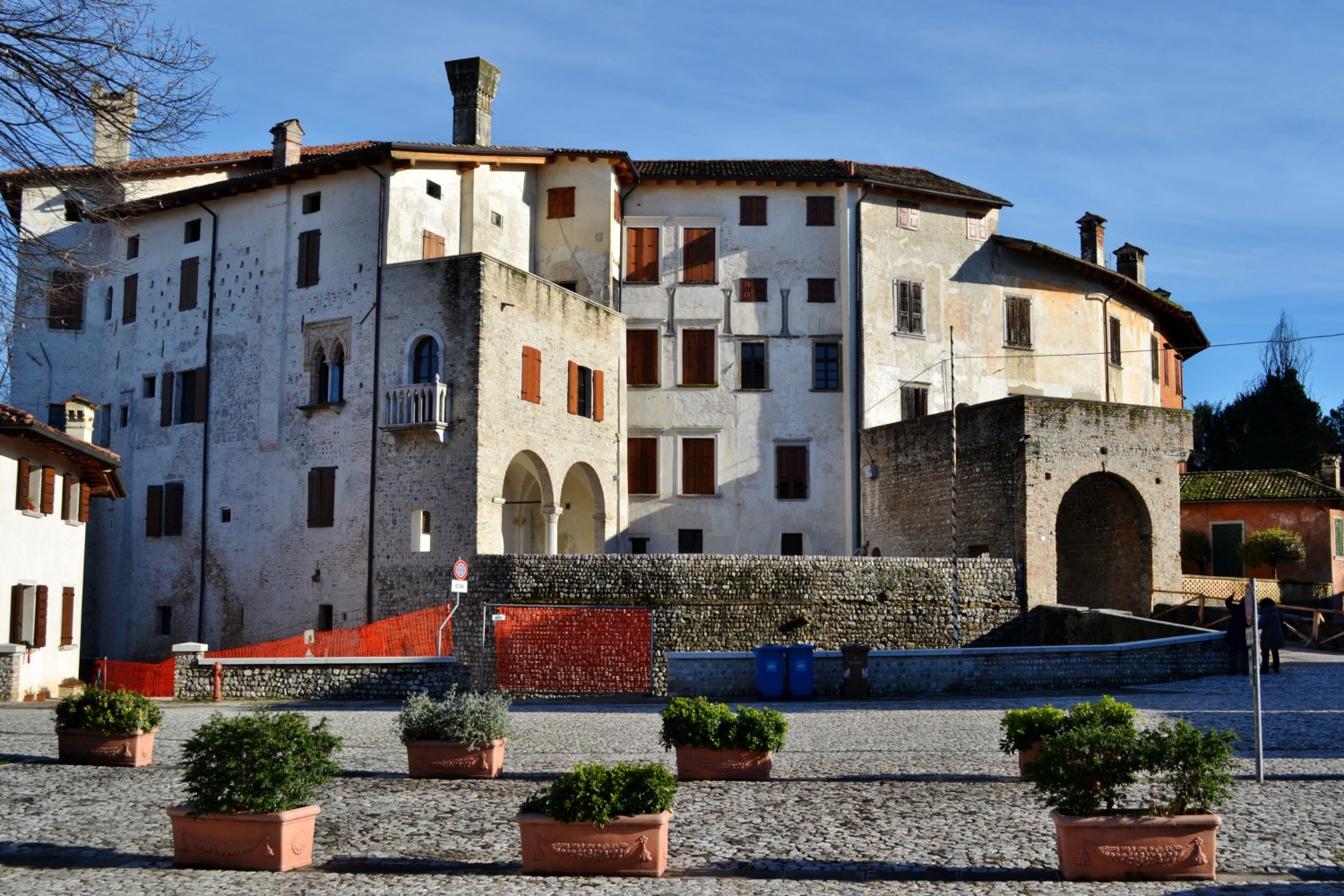 valvasone valvasone