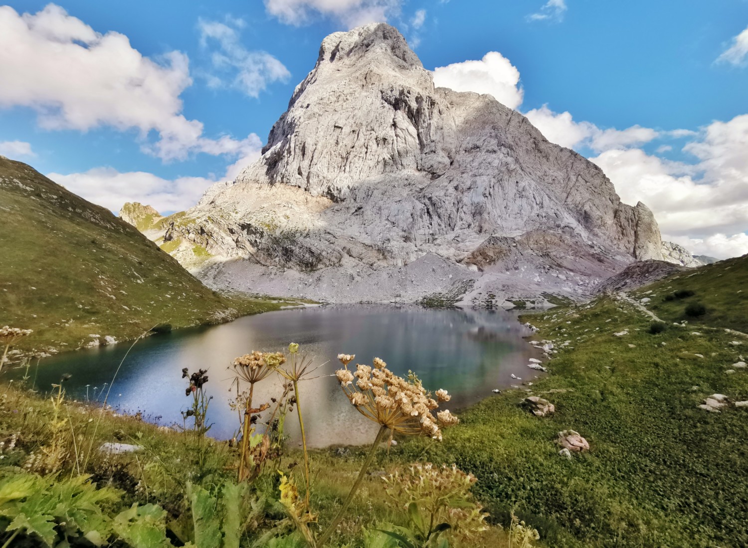 sul sentiero vrso il lago volaia