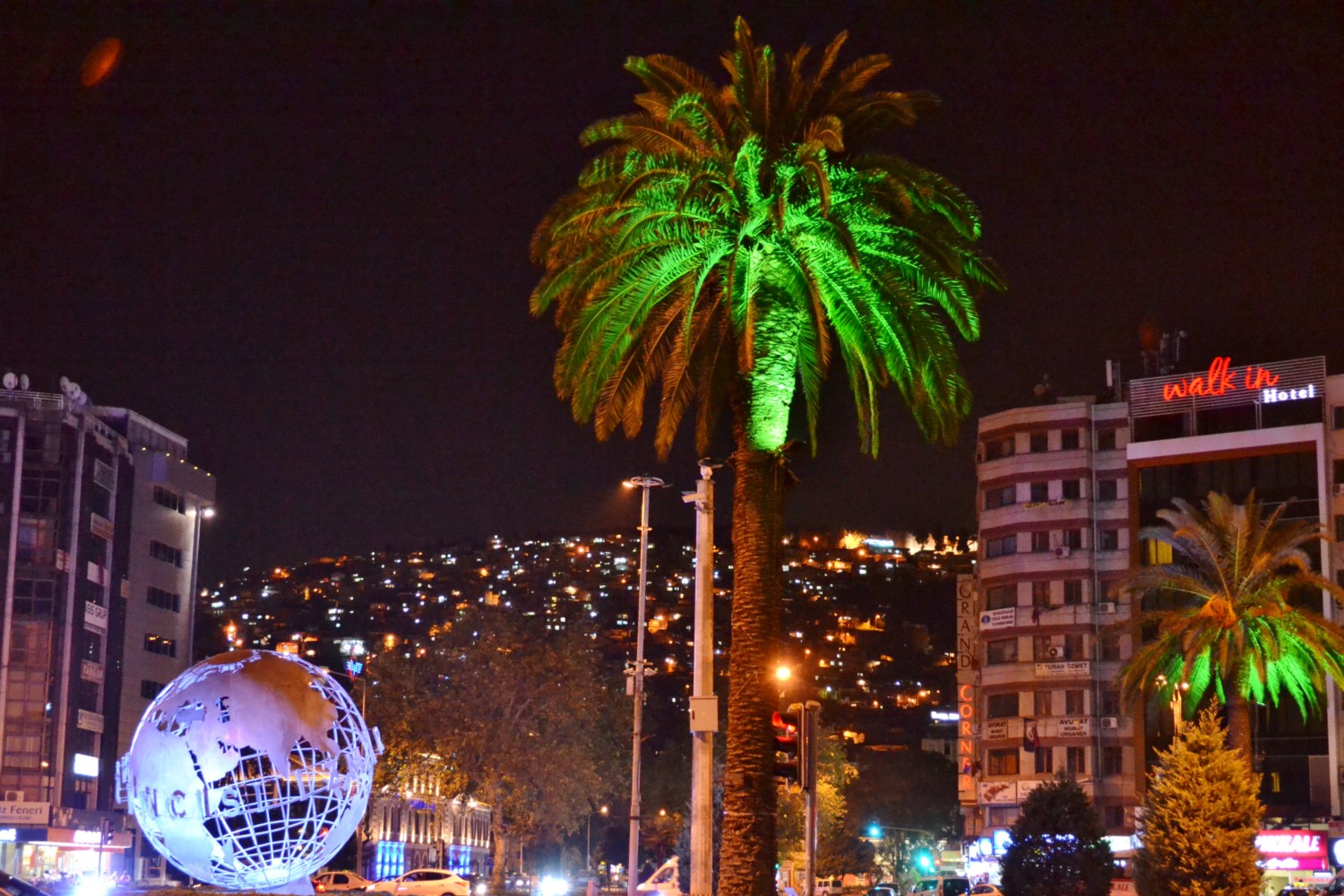 Smirne by night