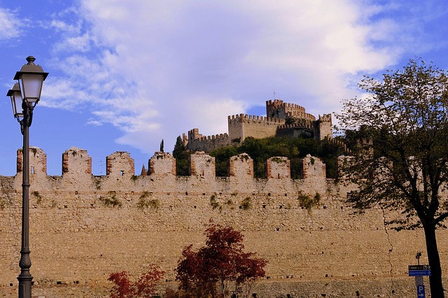 Le mura merlate di Soave Le mura merlate di Soave