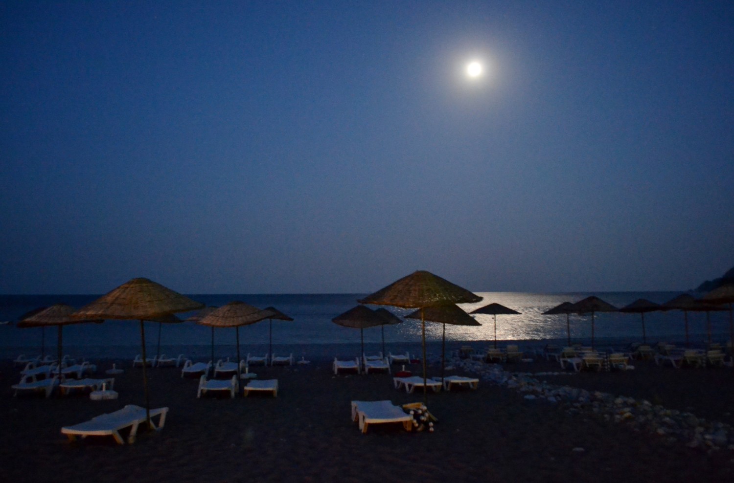 spiaggia di olympos al chiaro di luna