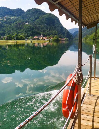 zattera sul fiume sava