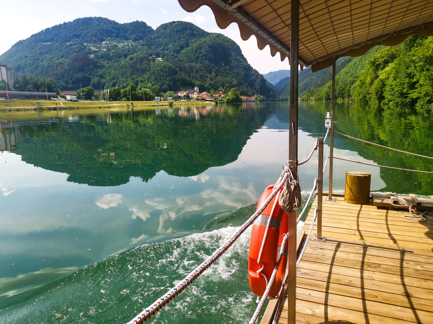 zattera sul fiume sava