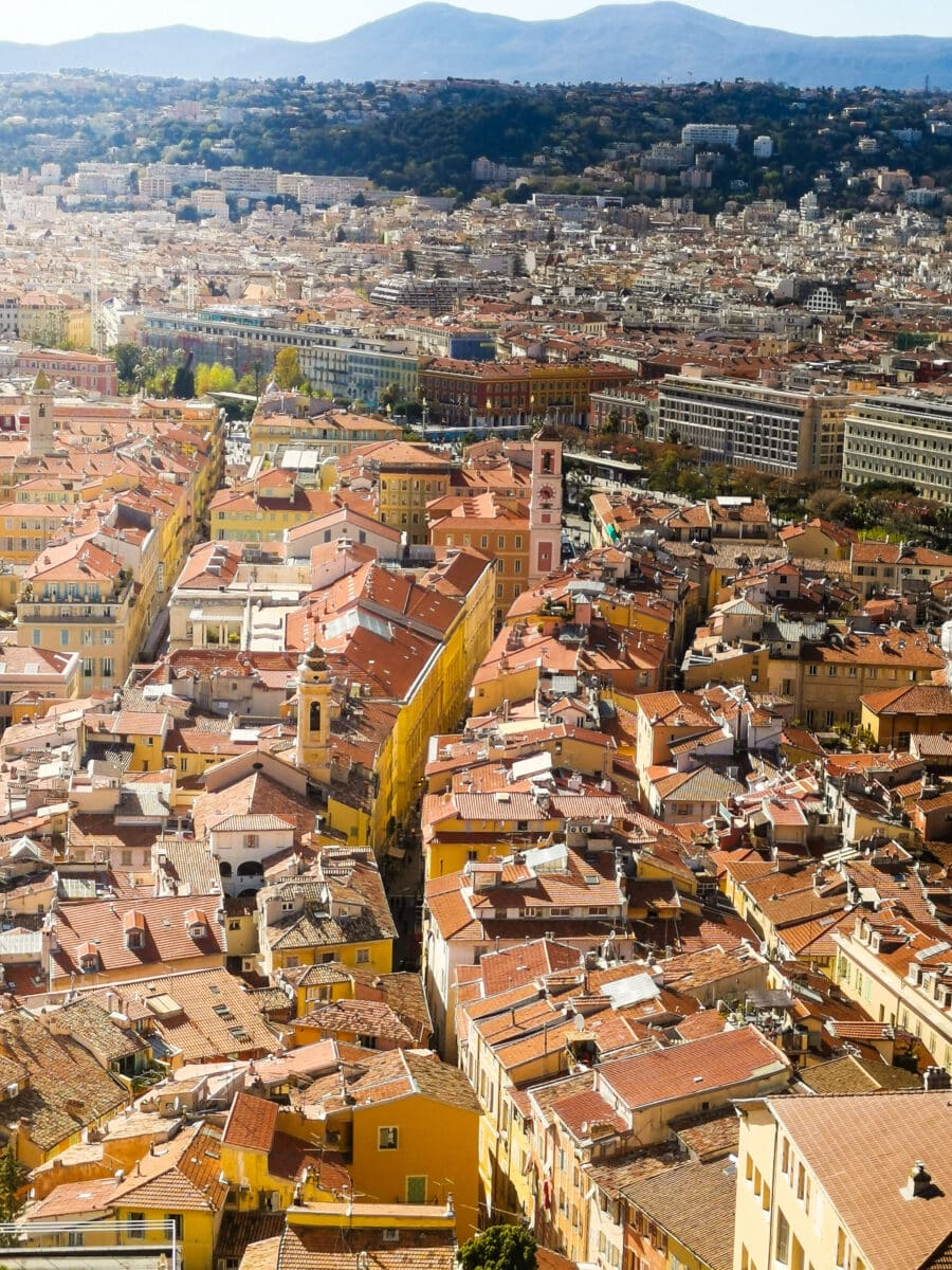 Vista del centro storico dalla collina del Castello
