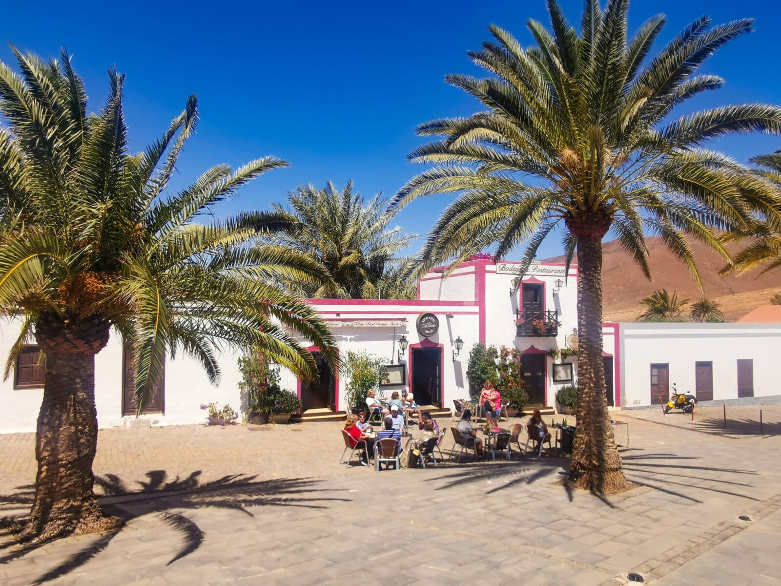 La piazzetta di Vega del Rio Palmas La piazzetta di Vega del Rio Palmas