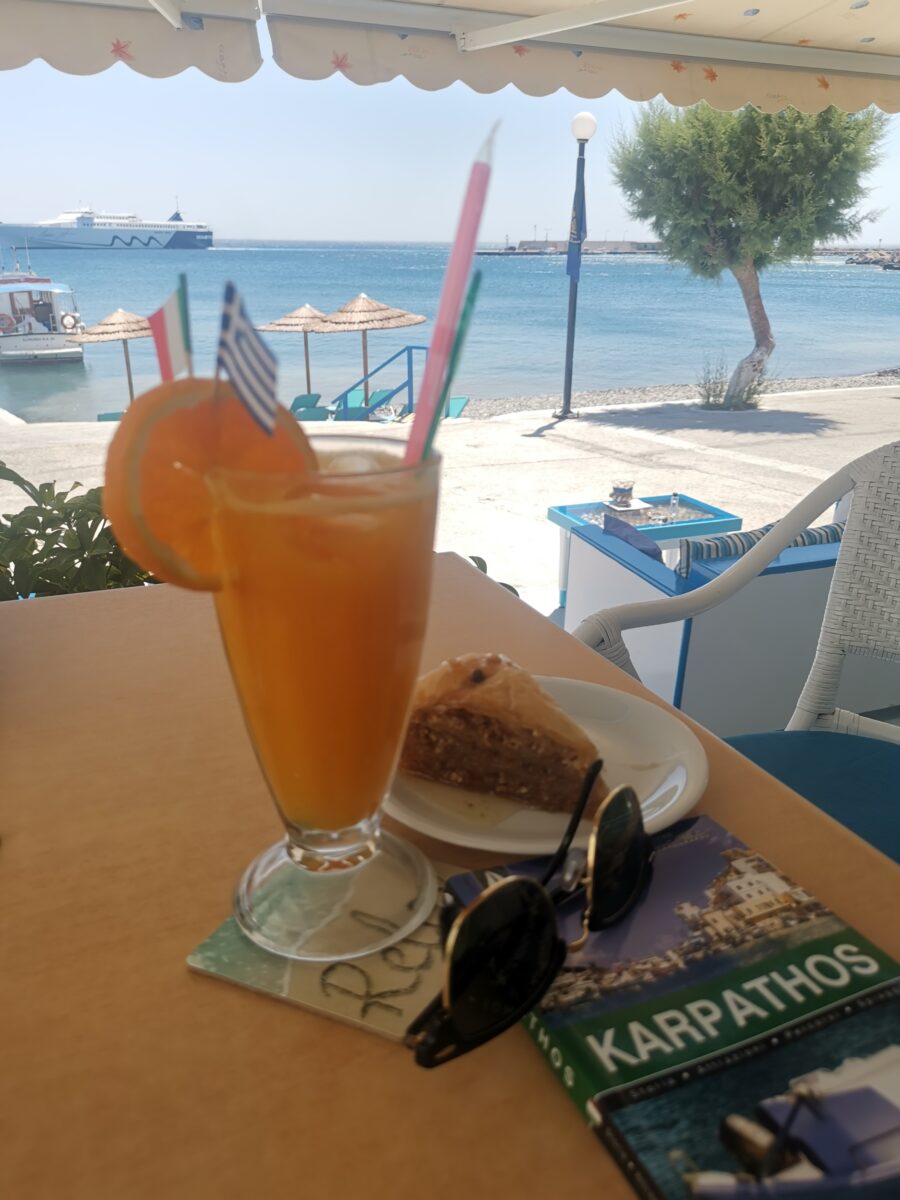 Puasa al Blue bar di Diafani Puasa al Blue bar di Diafani