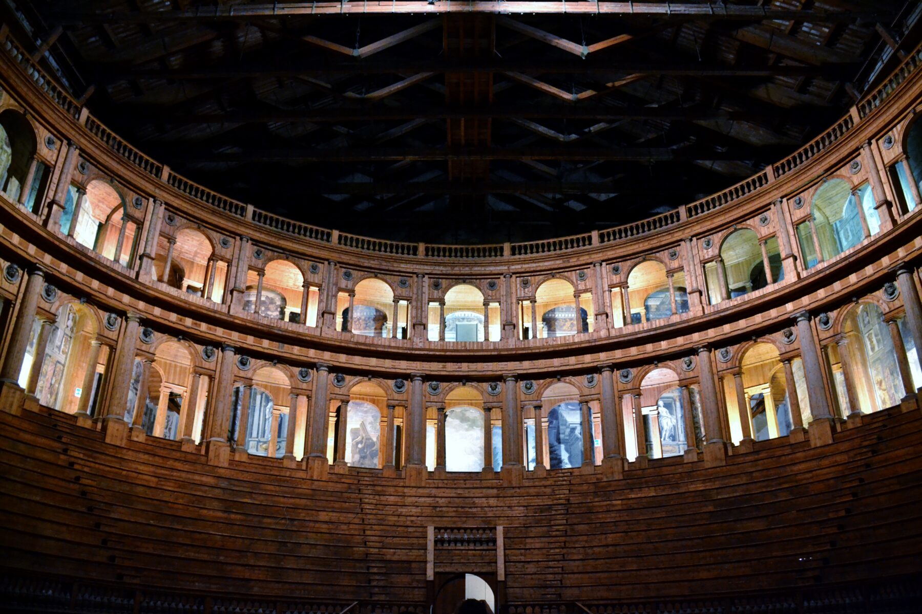Il magnifico interno del Teatro Farnese Il magnifico interno del Teatro Farnese