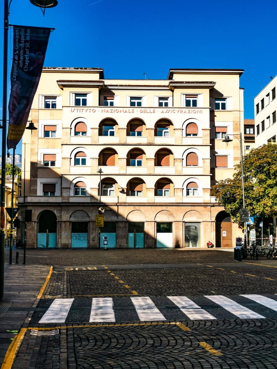 Il palazzo dell'Istituto nazionale delle Assicurazioni