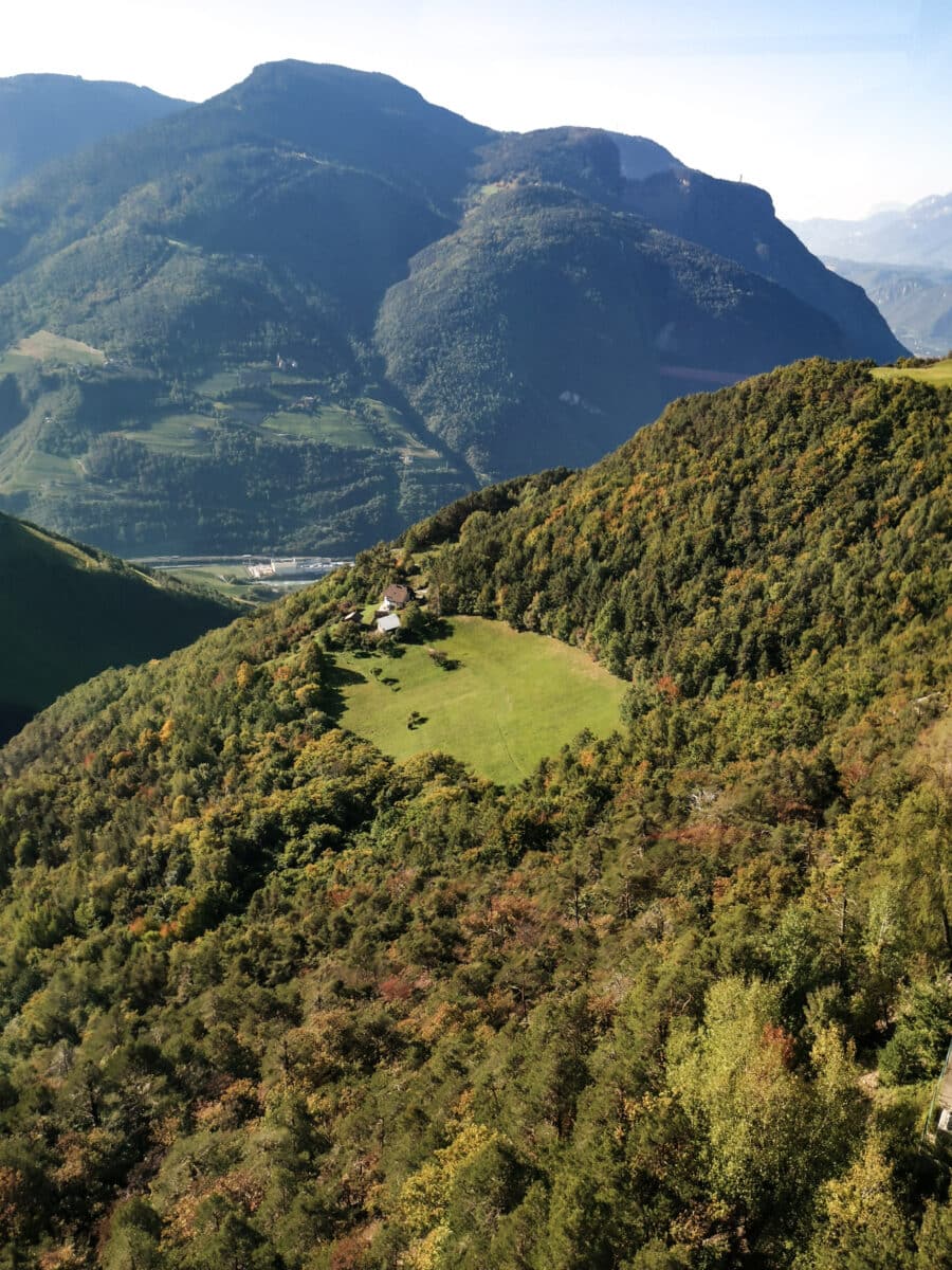 Uno dei tanti splendidi panorami dalla funivia del Renon