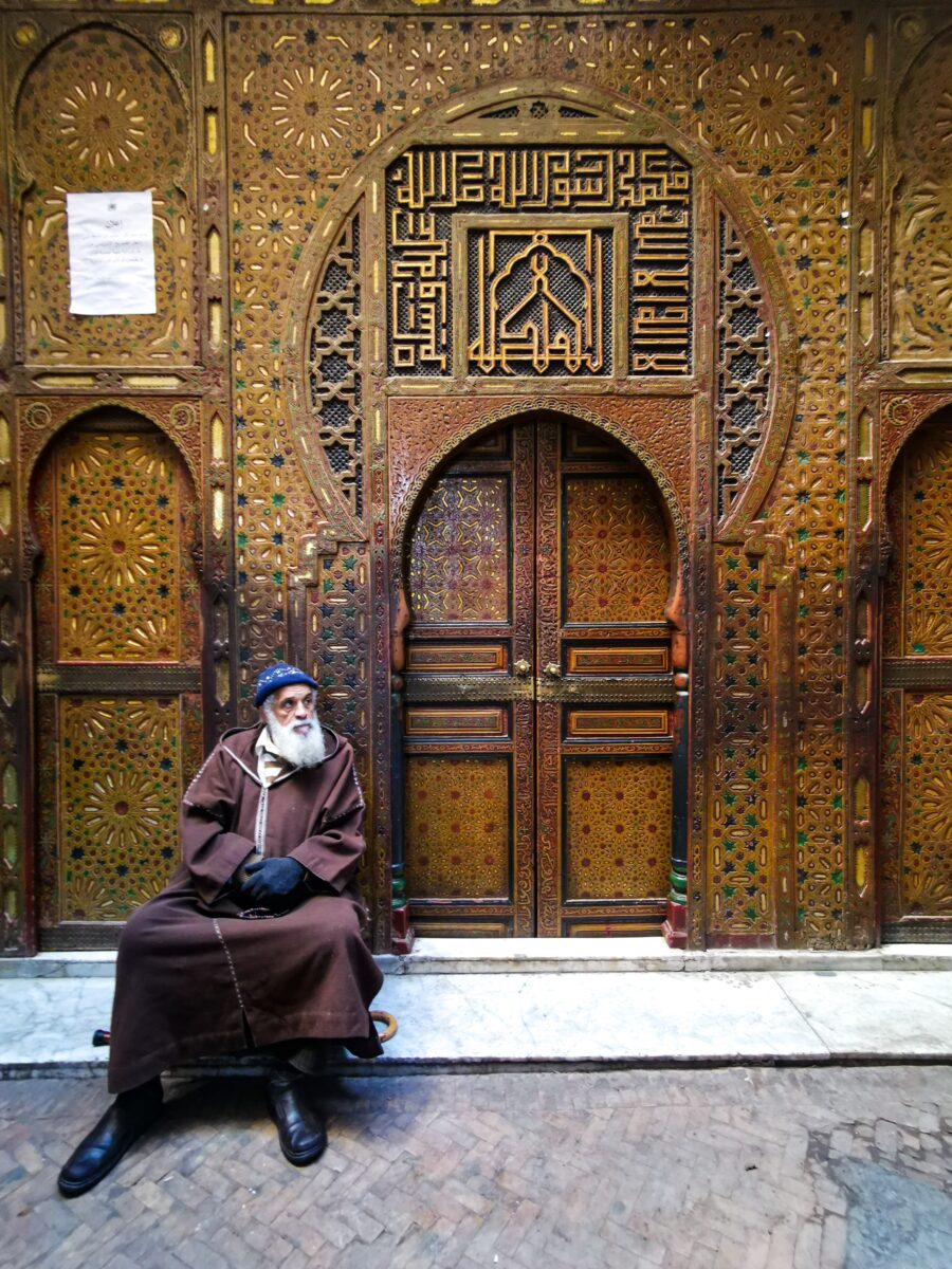 Di fronte al mausoleo Di fronte al mausoleo