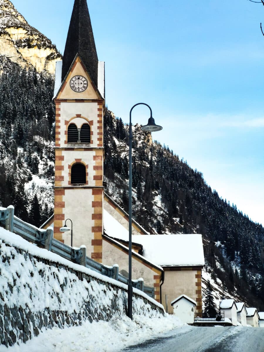 La chiesa di S. Antonio di Fleres La chiesa di S. Antonio di Fleres