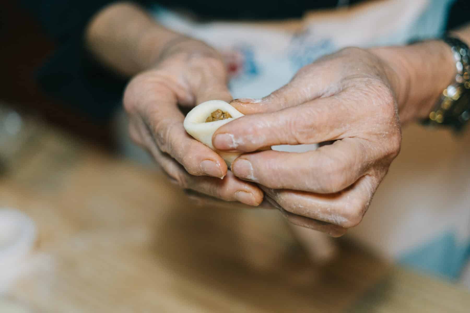 La preparazione degli strucchi La preparazione degli strucchi