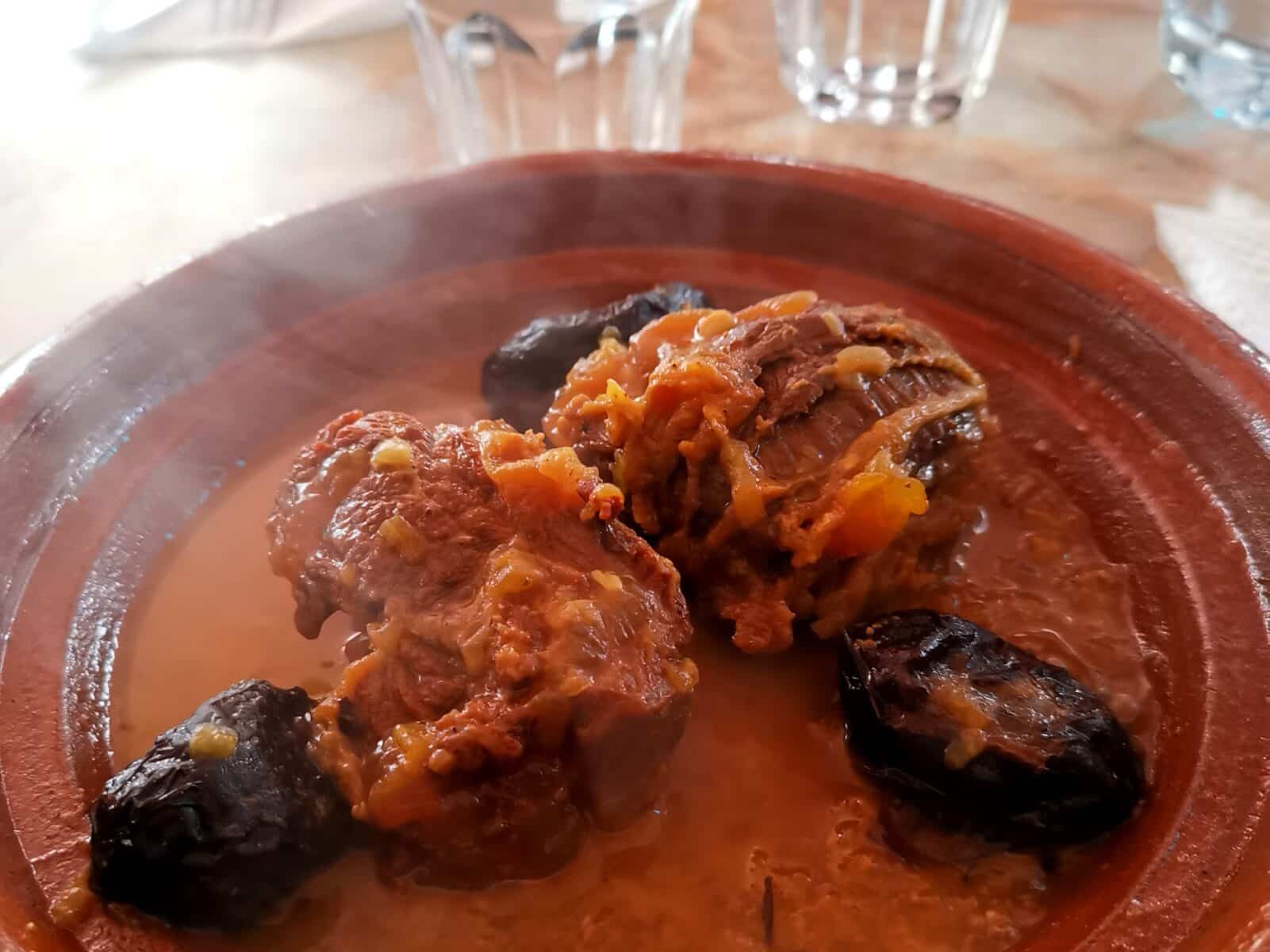 Tajine con manzo e prugne