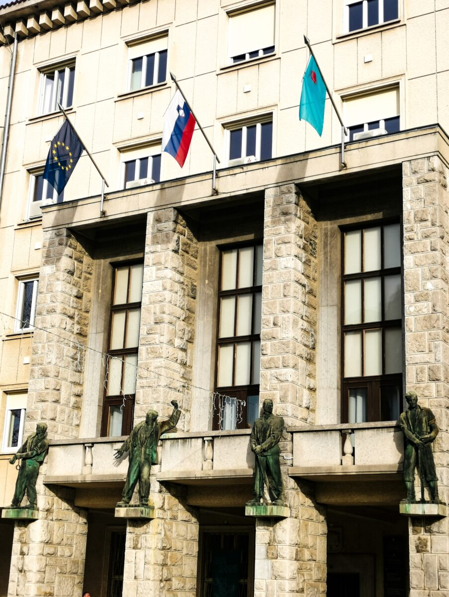 Dettaglio della facciata del Municipio Dettaglio della facciata del Municipio