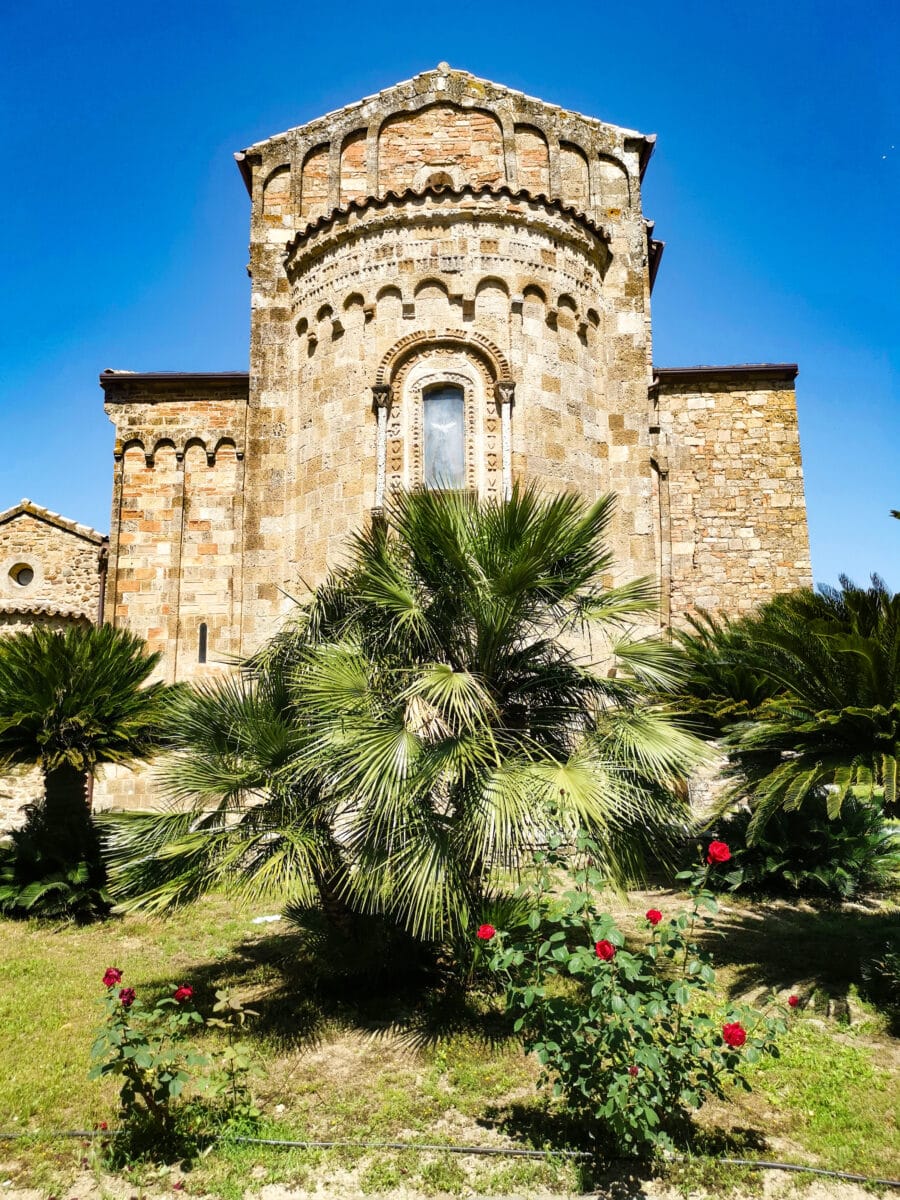L'abside del santuario di Anglona L'abside del santuario di Anglona
