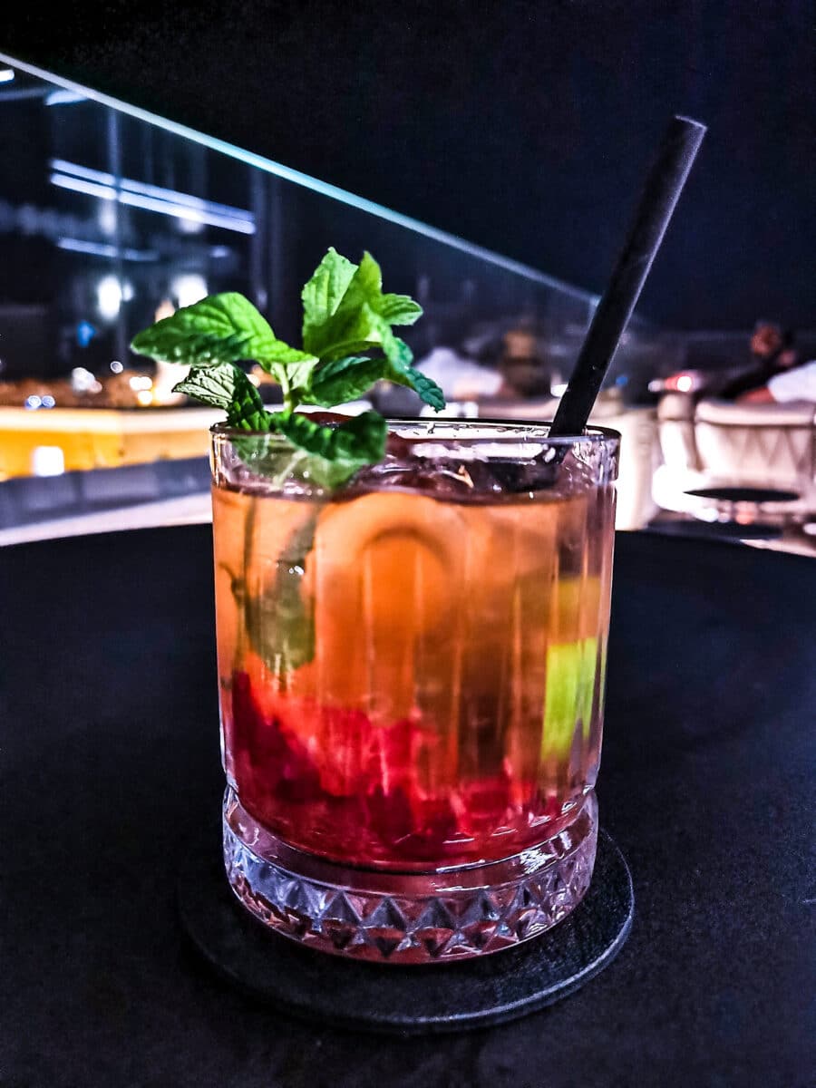 Mohito alla fragola sul rooftop Mohito alla fragola sul rooftop