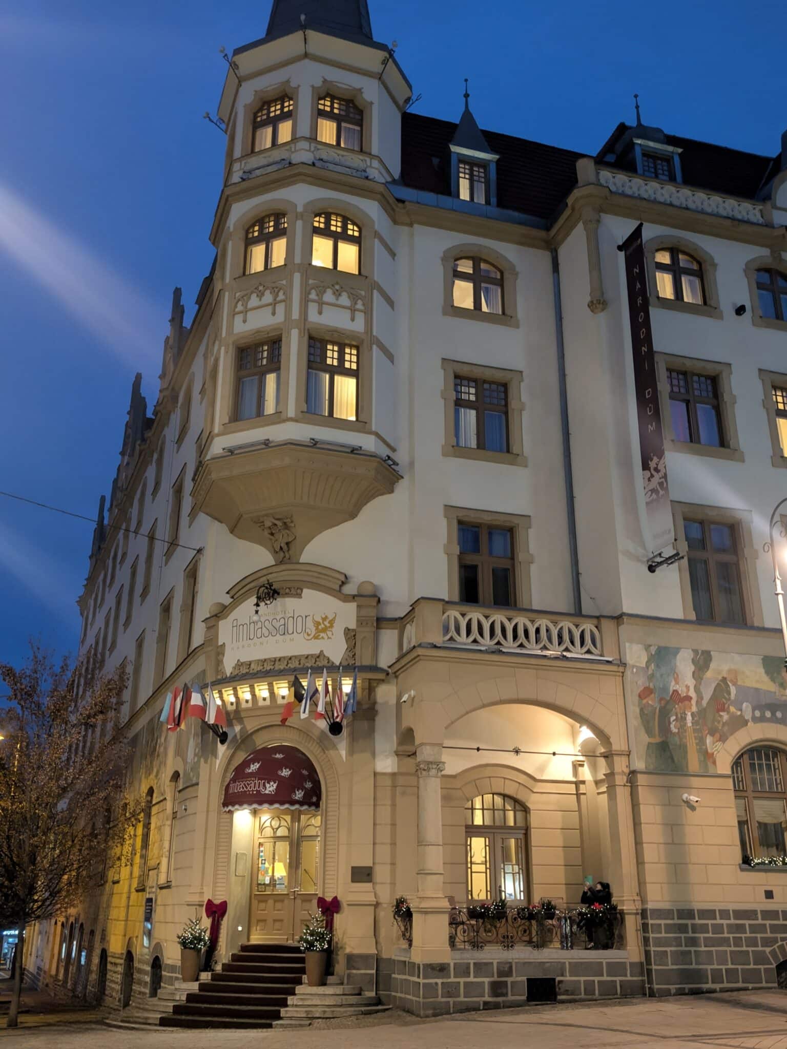 L'ingresso del Grandhotel Ambassador di Karlovy Vary L'ingresso del Grandhotel Ambassador di Karlovy Vary