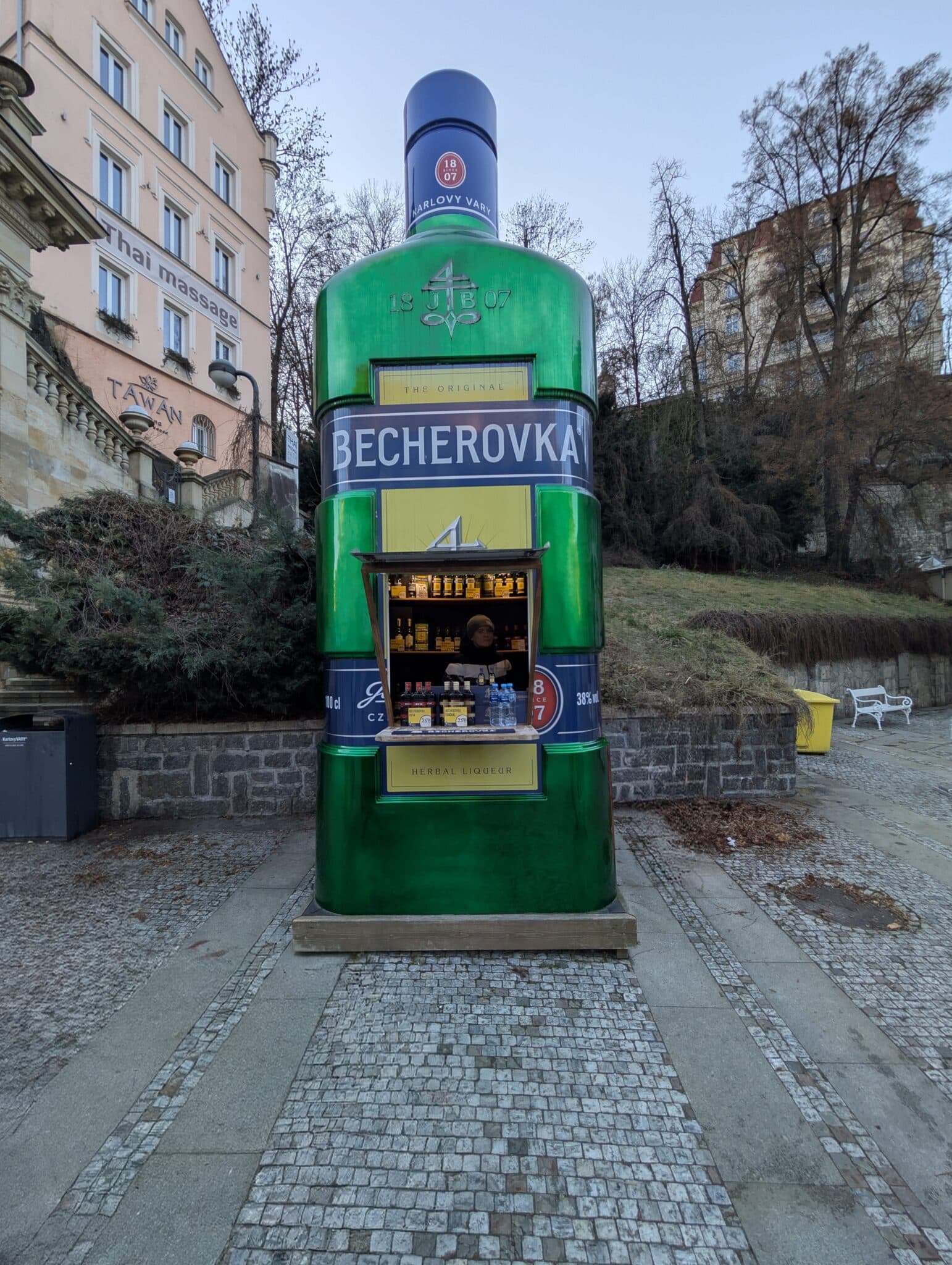 Un chiosco di Becherovka Un chiosco di Becherovka