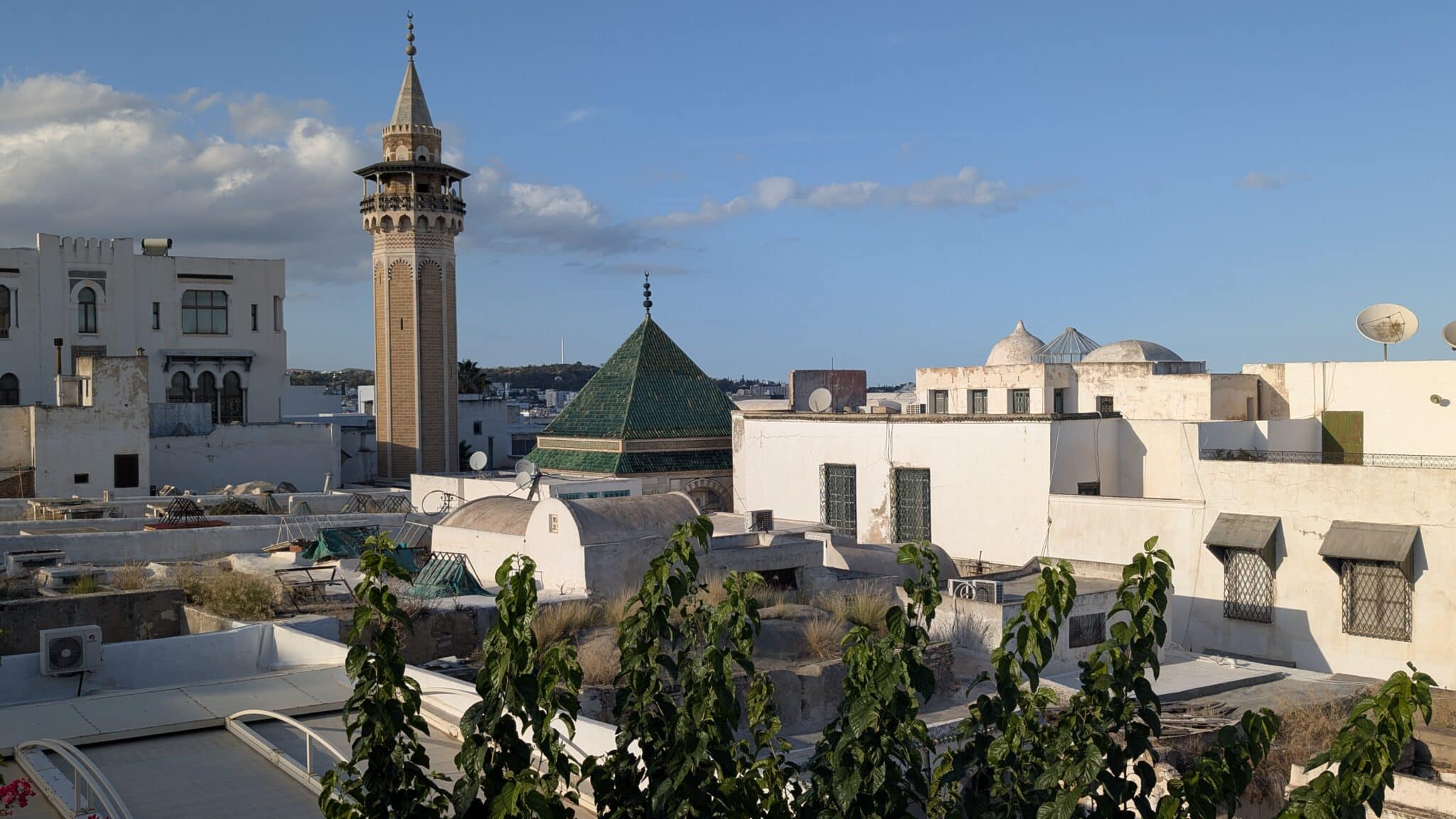 Vista sulla moschea Sidi Youssef Dey
