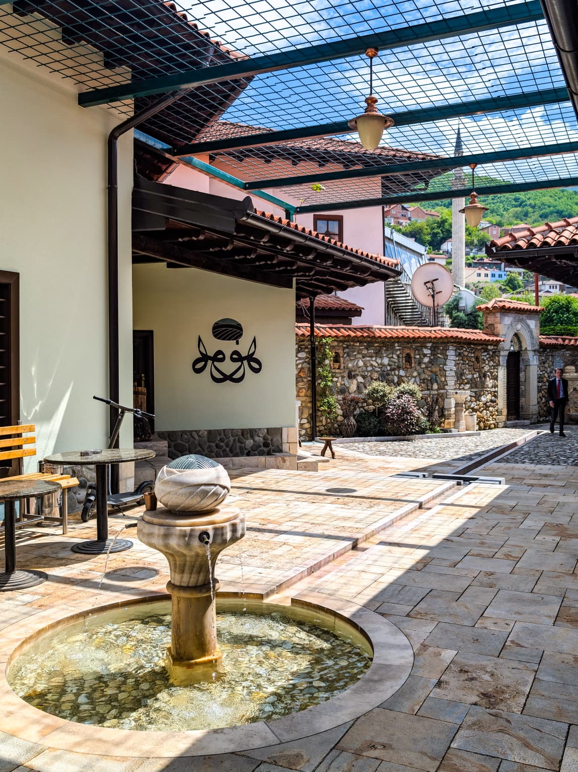 Il cortile della Halveti Tekke
