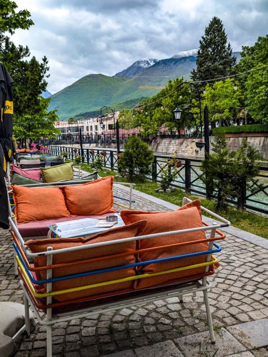 Il lungofiume Il lungofiume