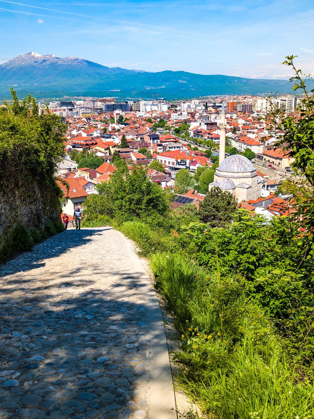 Il sentiero panoramico che conduce alla fortezza