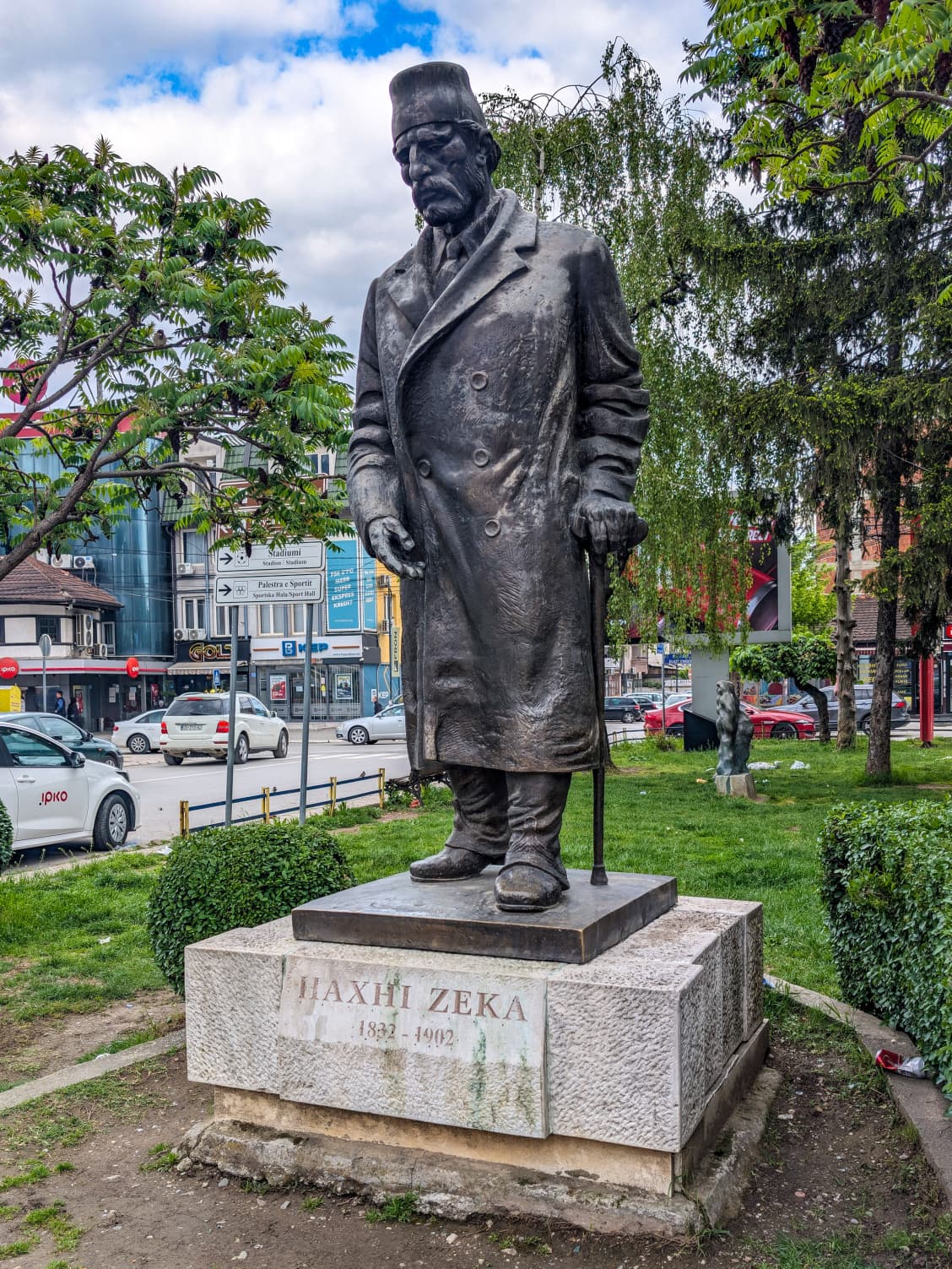 La statua di Haxhi Zeka La statua di Haxhi Zeka