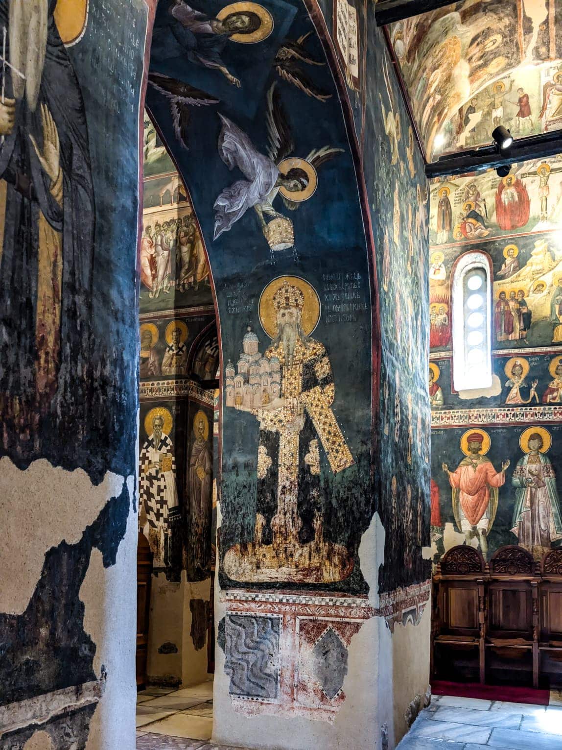 L'interno del monastero di Gračanica L'interno del monastero di Gračanica