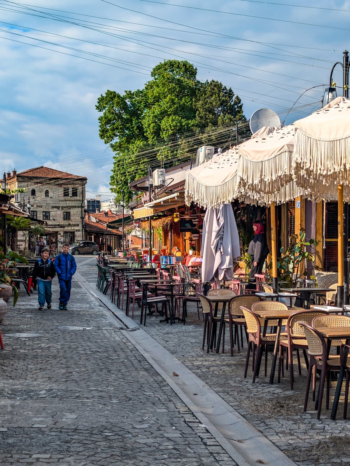 Una delle strade del bazar di Gjacova Una delle strade del bazar di Gjacova